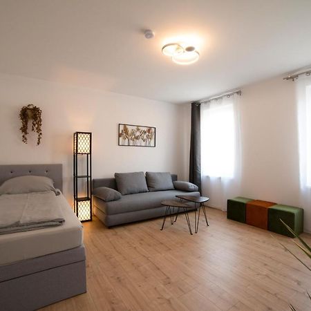 Schoene Grosse Ferienwohnung 79M2 Und 2 Baeder, Zentrumnah, 2Og エアフルト エクステリア 写真