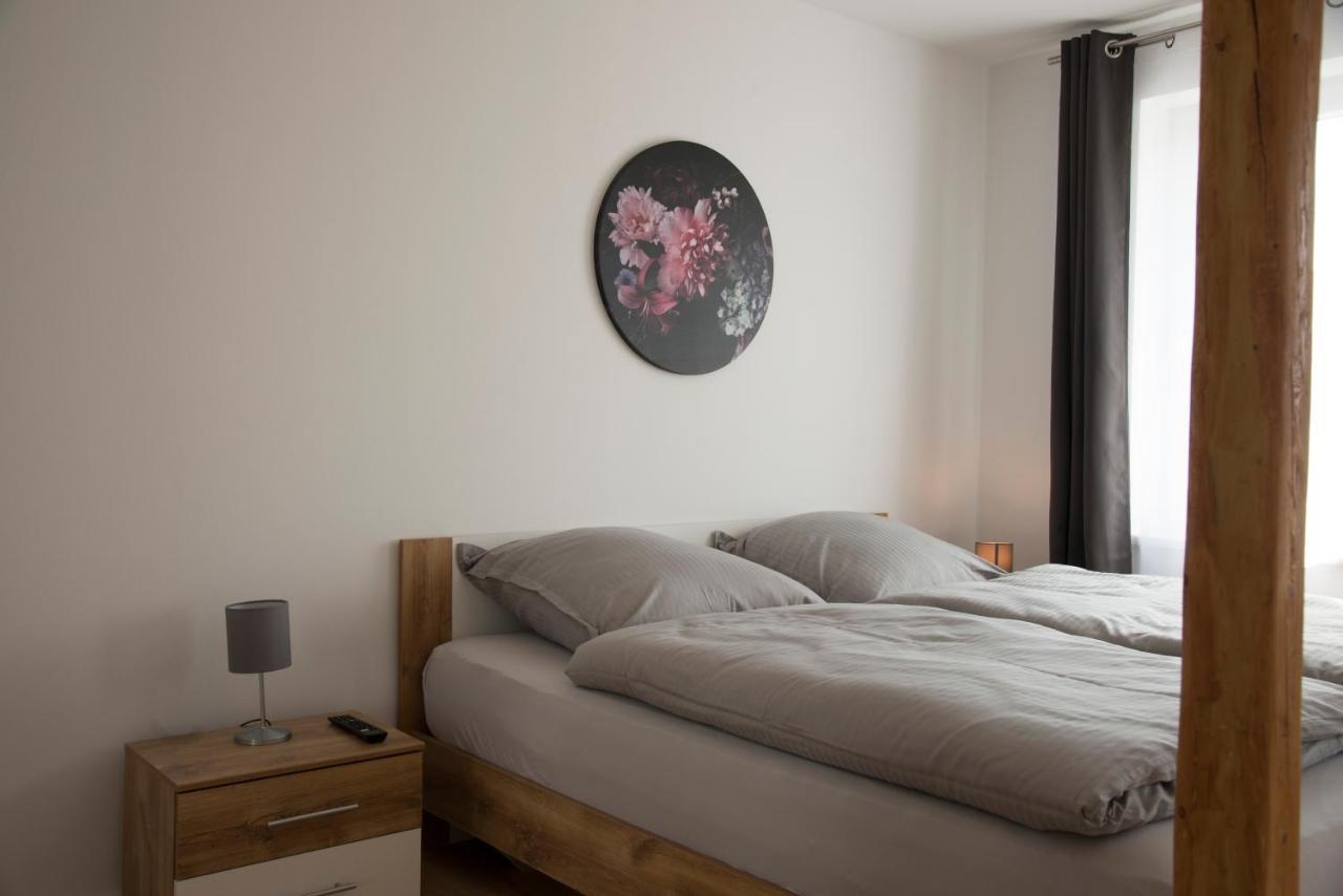 Schoene Grosse Ferienwohnung 79M2 Und 2 Baeder, Zentrumnah, 2Og エアフルト エクステリア 写真