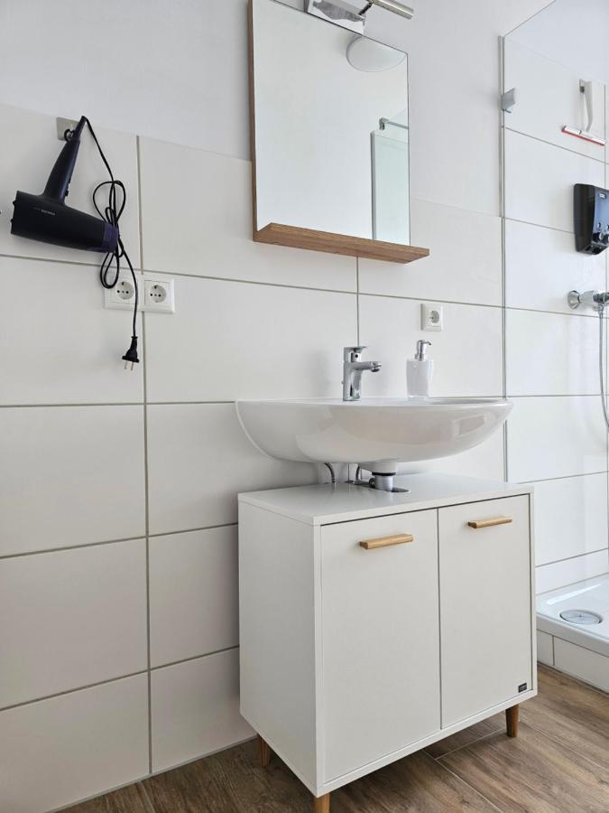 Schoene Grosse Ferienwohnung 79M2 Und 2 Baeder, Zentrumnah, 2Og エアフルト エクステリア 写真