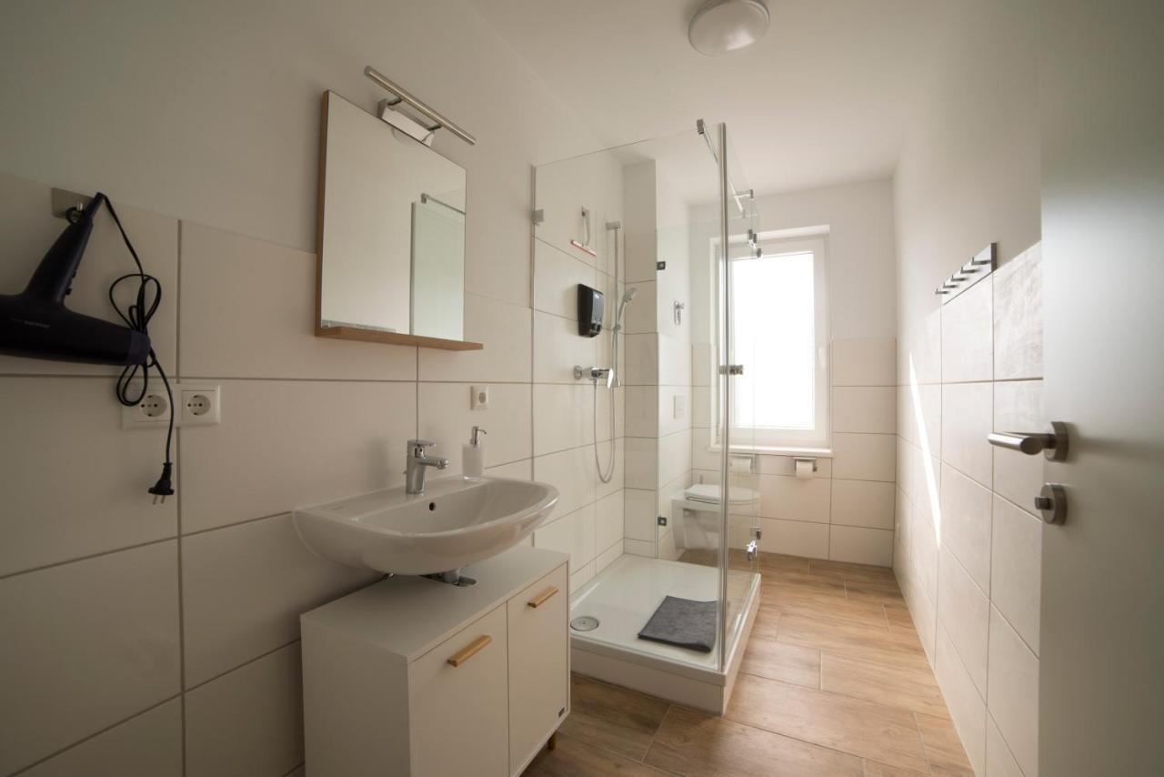 Schoene Grosse Ferienwohnung 79M2 Und 2 Baeder, Zentrumnah, 2Og エアフルト エクステリア 写真