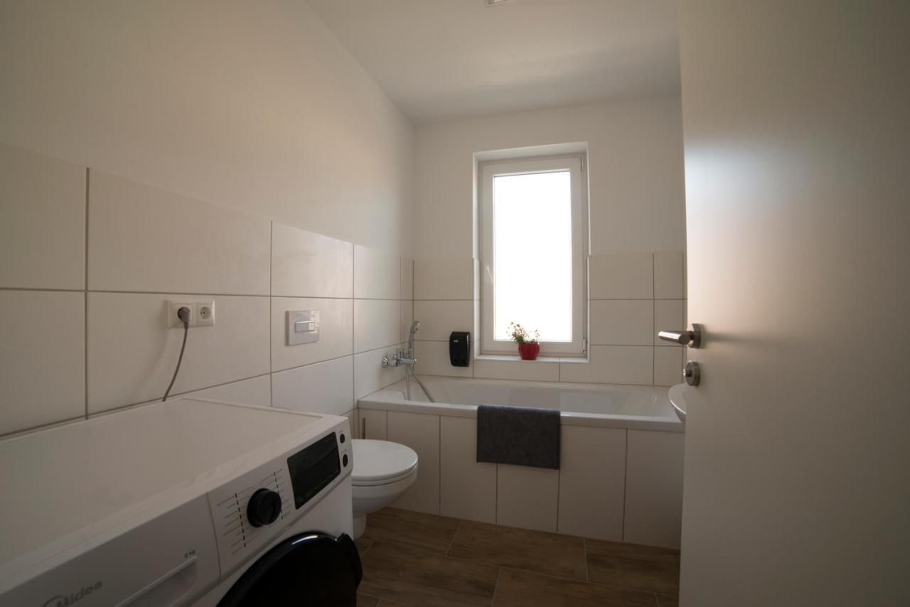 Schoene Grosse Ferienwohnung 79M2 Und 2 Baeder, Zentrumnah, 2Og エアフルト エクステリア 写真