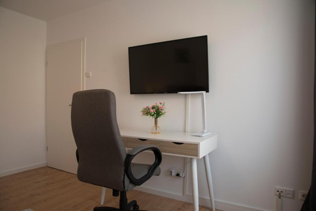 Schoene Grosse Ferienwohnung 79M2 Und 2 Baeder, Zentrumnah, 2Og エアフルト エクステリア 写真
