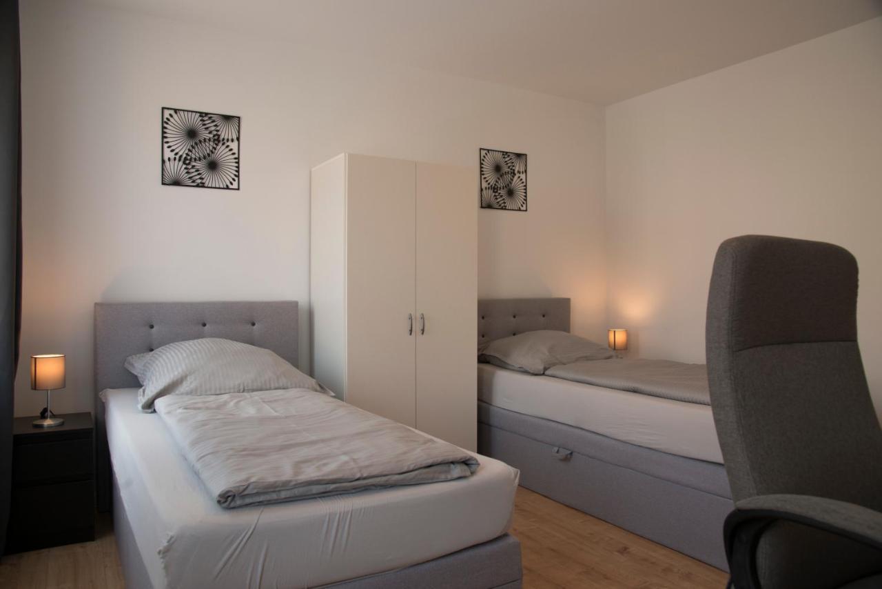 Schoene Grosse Ferienwohnung 79M2 Und 2 Baeder, Zentrumnah, 2Og エアフルト エクステリア 写真