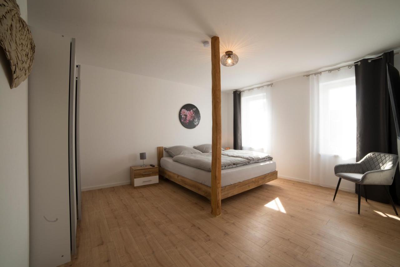 Schoene Grosse Ferienwohnung 79M2 Und 2 Baeder, Zentrumnah, 2Og エアフルト エクステリア 写真