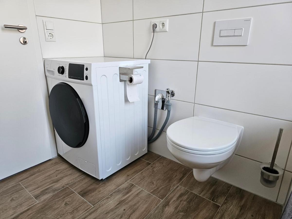 Schoene Grosse Ferienwohnung 79M2 Und 2 Baeder, Zentrumnah, 2Og エアフルト エクステリア 写真