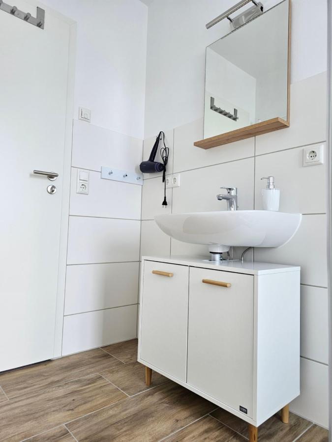 Schoene Grosse Ferienwohnung 79M2 Und 2 Baeder, Zentrumnah, 2Og エアフルト エクステリア 写真