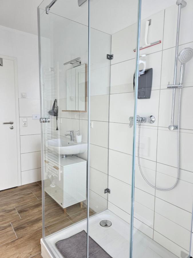 Schoene Grosse Ferienwohnung 79M2 Und 2 Baeder, Zentrumnah, 2Og エアフルト エクステリア 写真