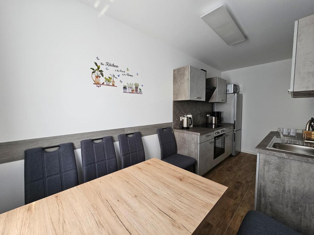 Schoene Grosse Ferienwohnung 79M2 Und 2 Baeder, Zentrumnah, 2Og エアフルト エクステリア 写真